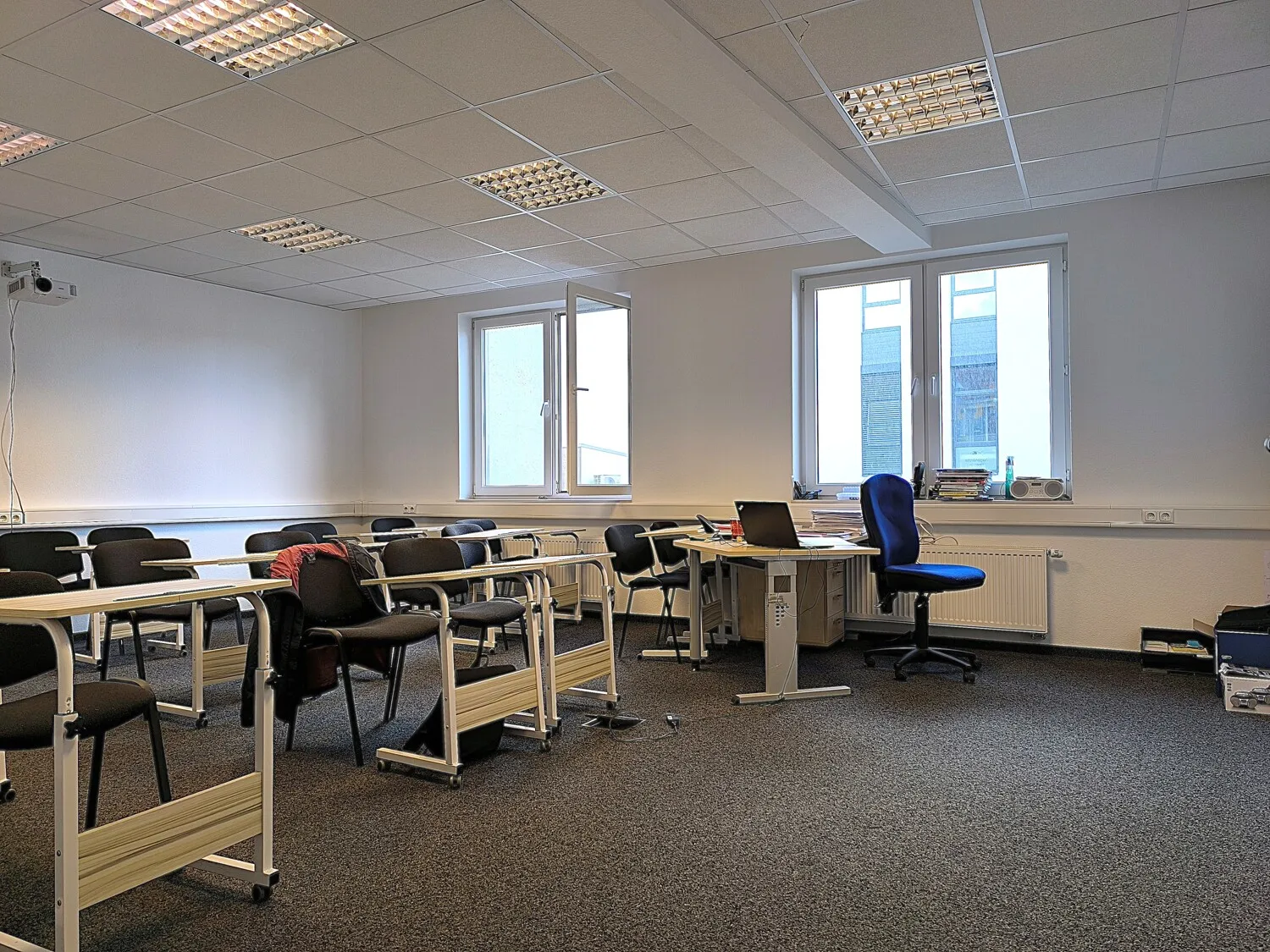 Büro III / Besprechungsraum