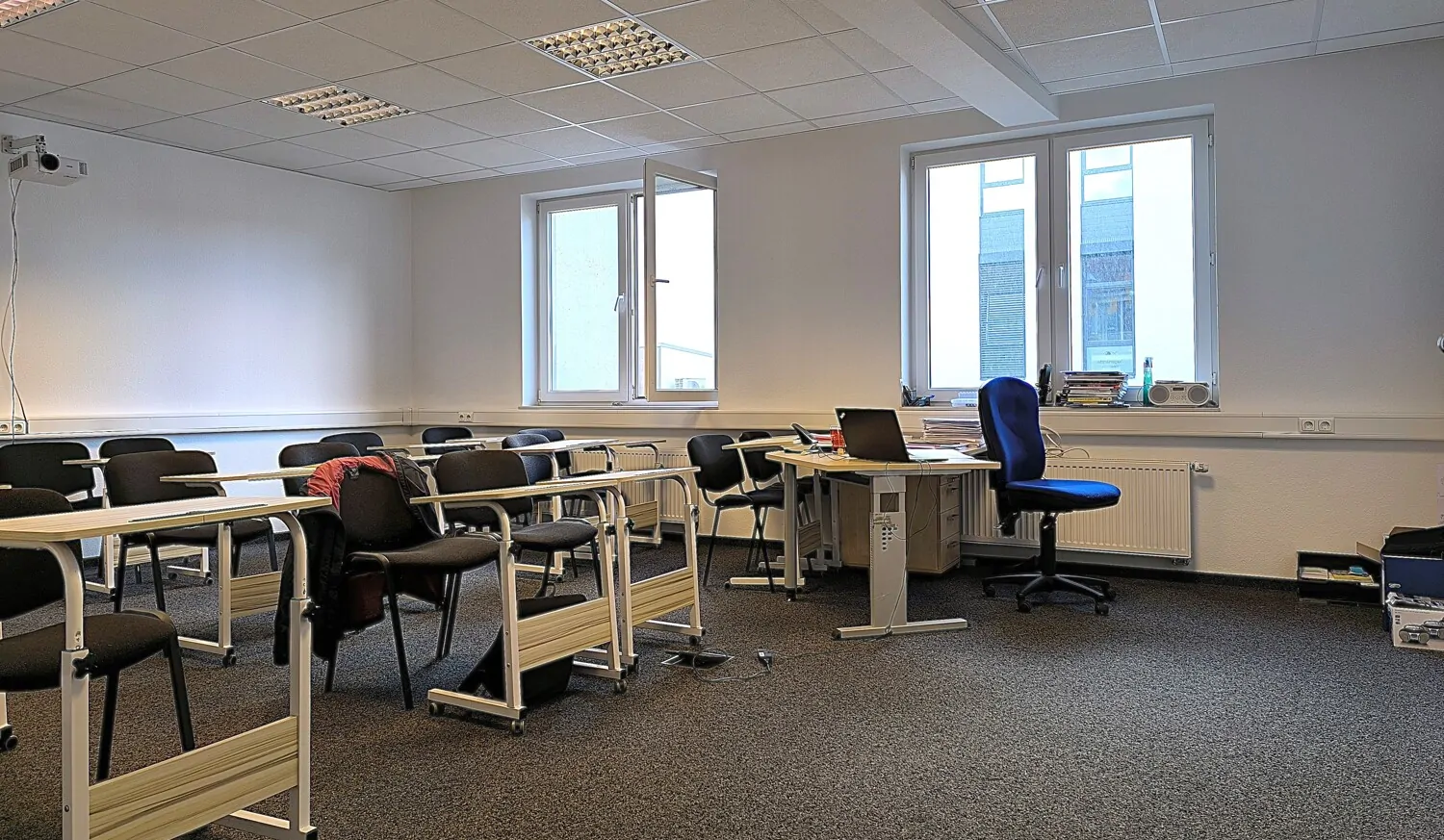 Büro III / Besprechungsraum