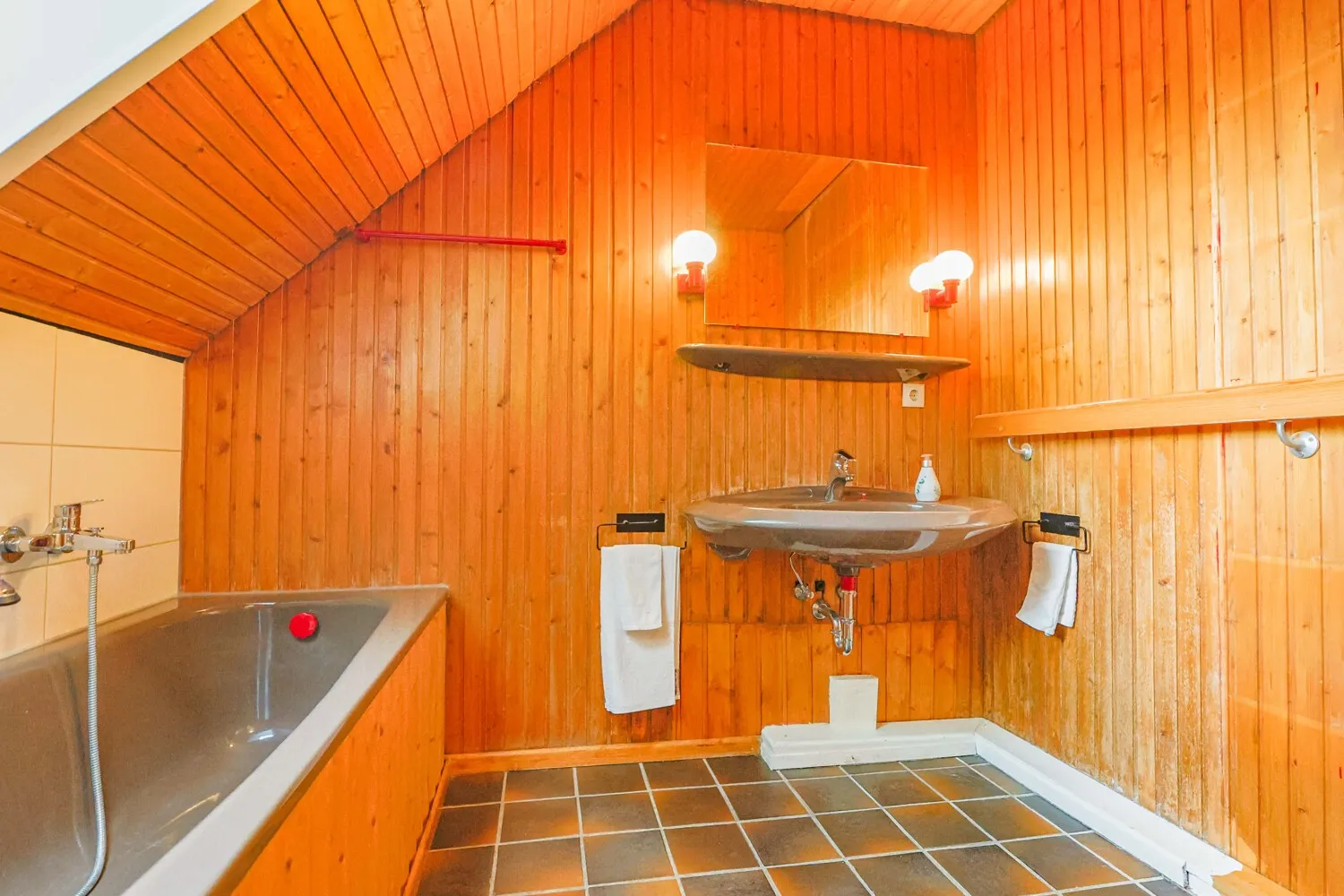 Badezimmer DG Ansicht II