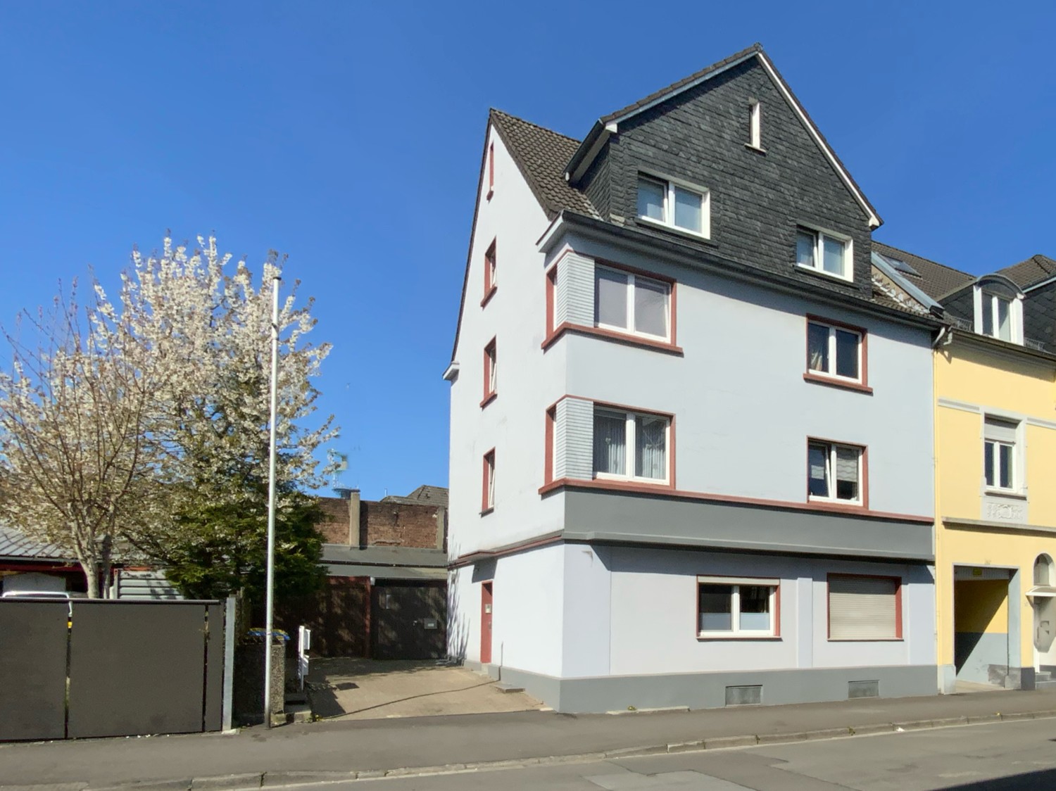 Straßenansicht