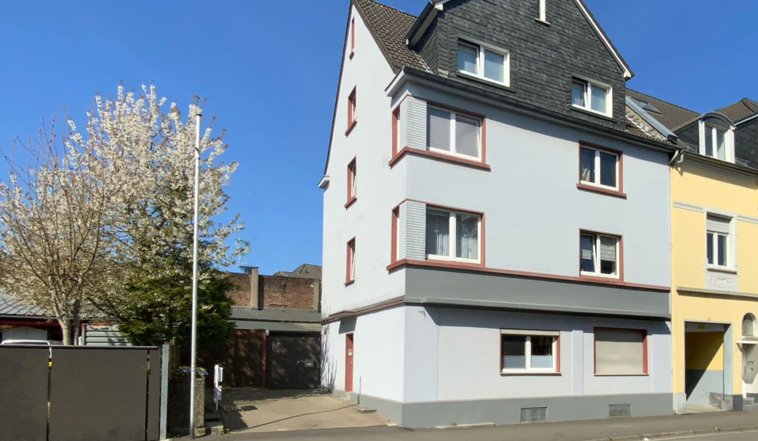 Straßenansicht