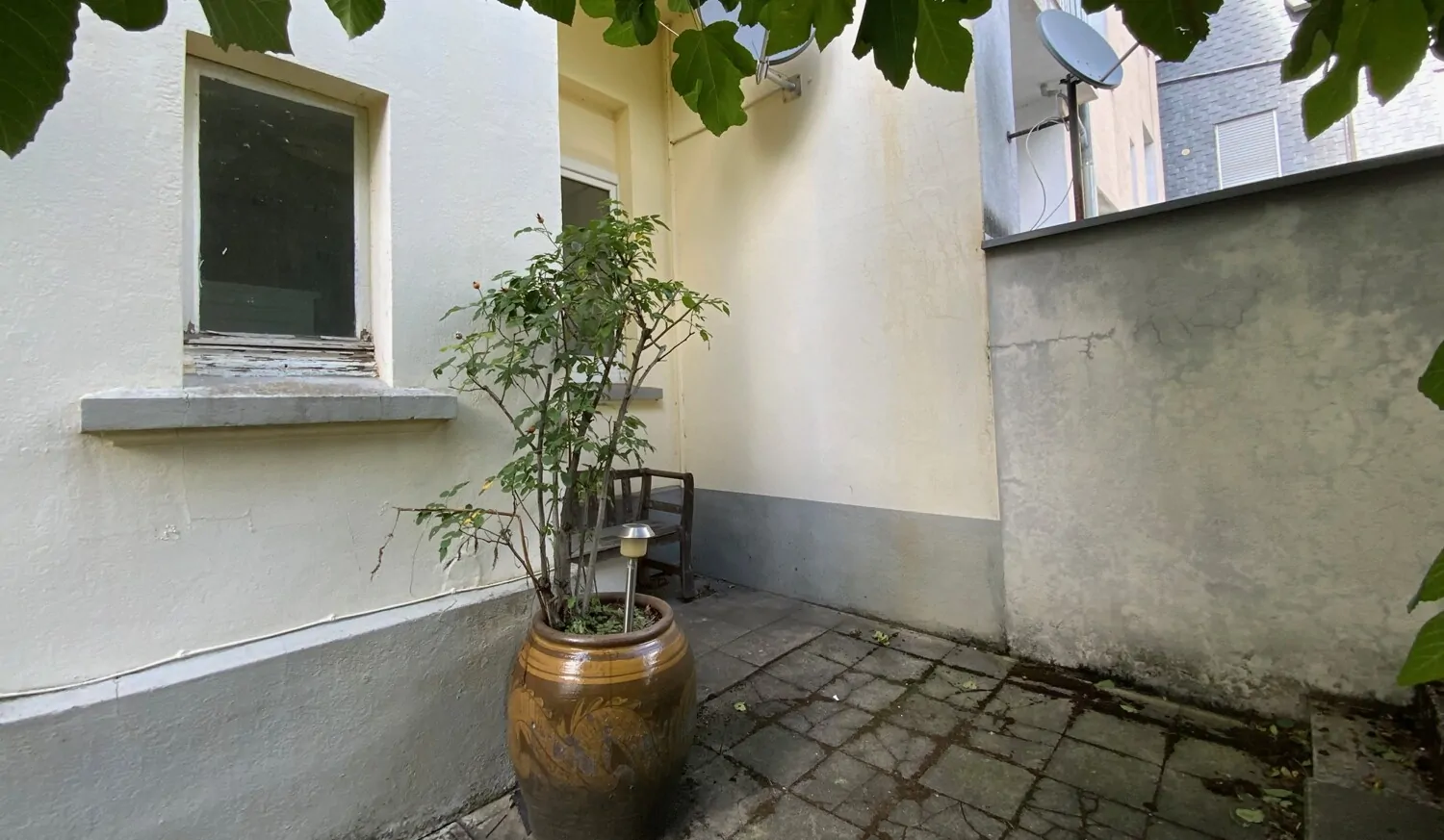 Innenhof mit Hintereingang