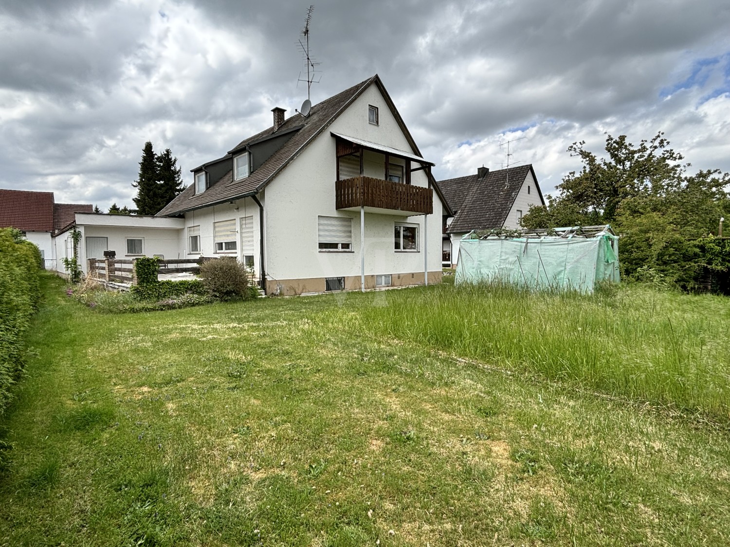 Hinterseite mit Garten