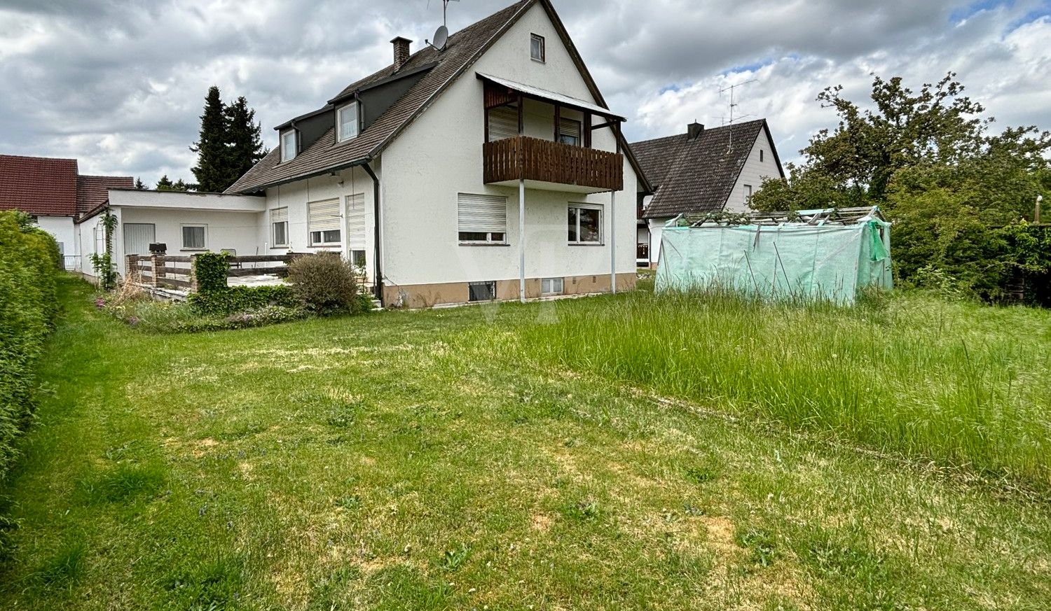 Hinterseite mit Garten