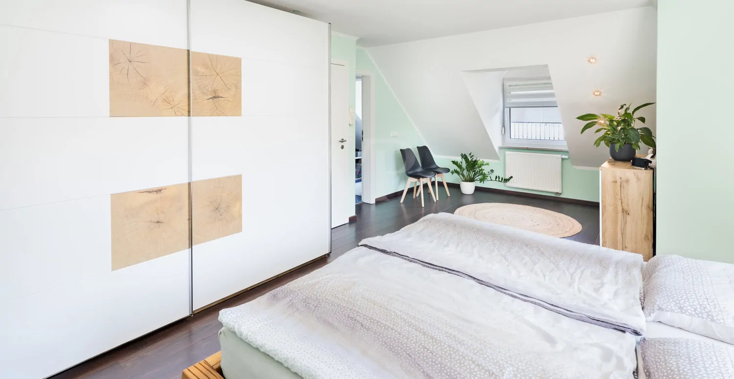 Schlafzimmer mit Bad OG