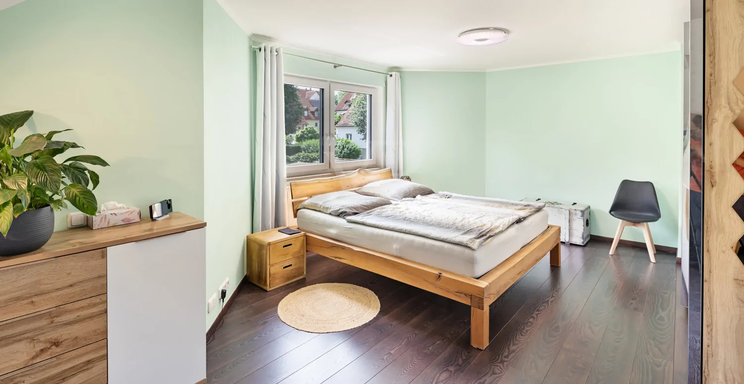 Schlafzimmer mit Bad OG