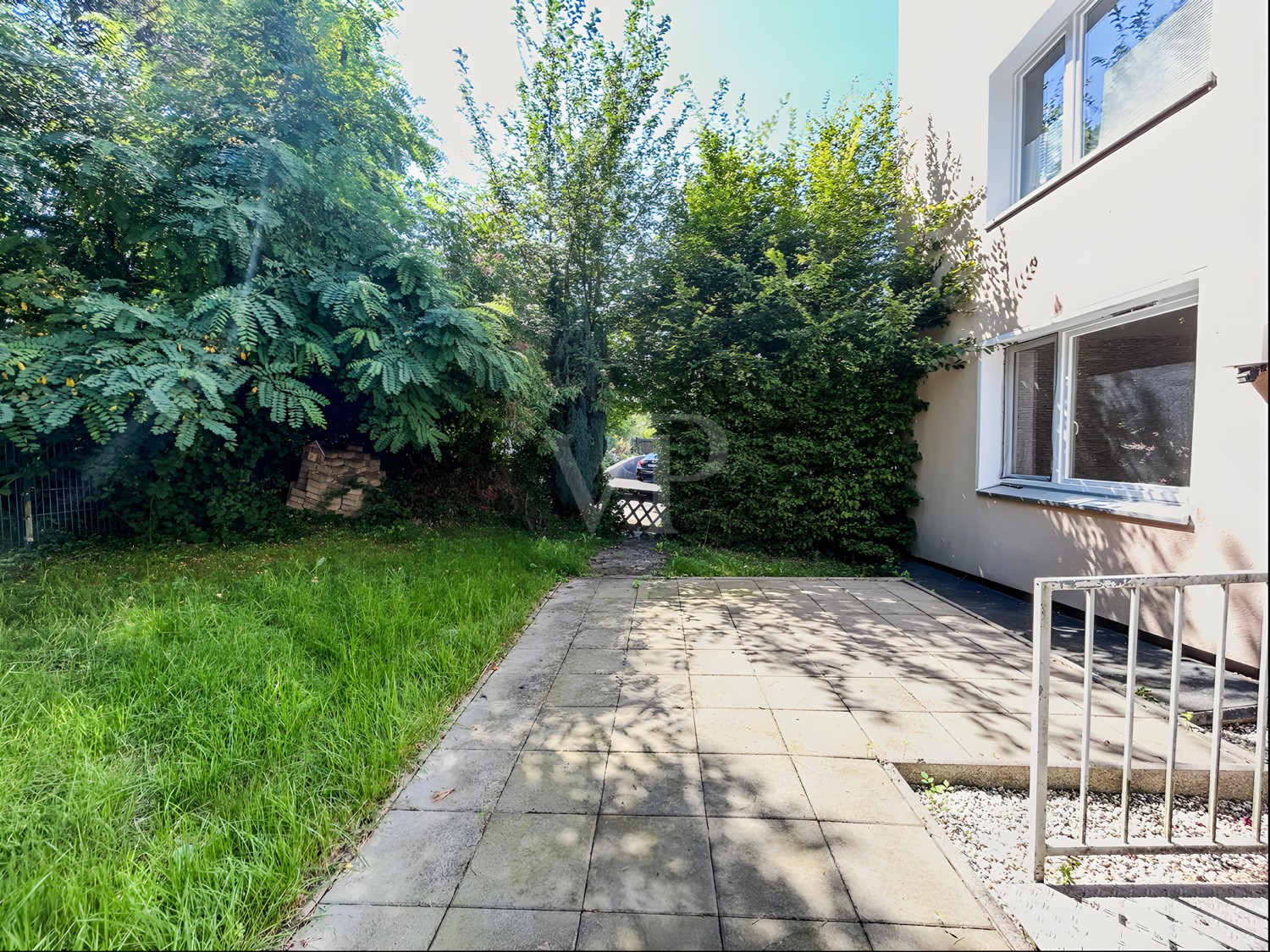 Terrasse mit Garten