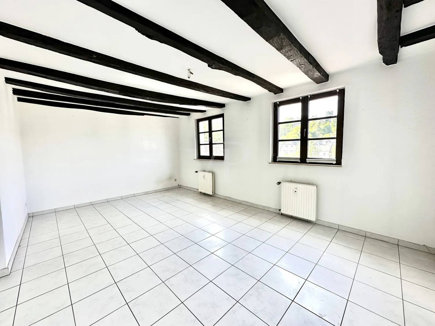 3-room old building with terrace and private access