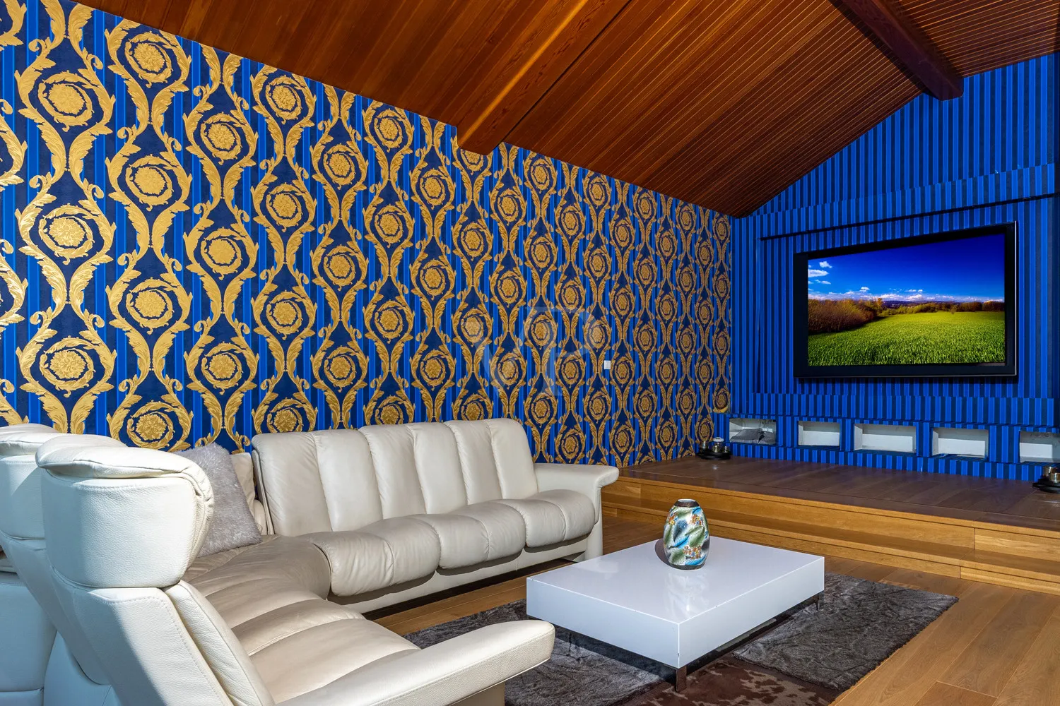 Wohnzimmer mit Heimkino