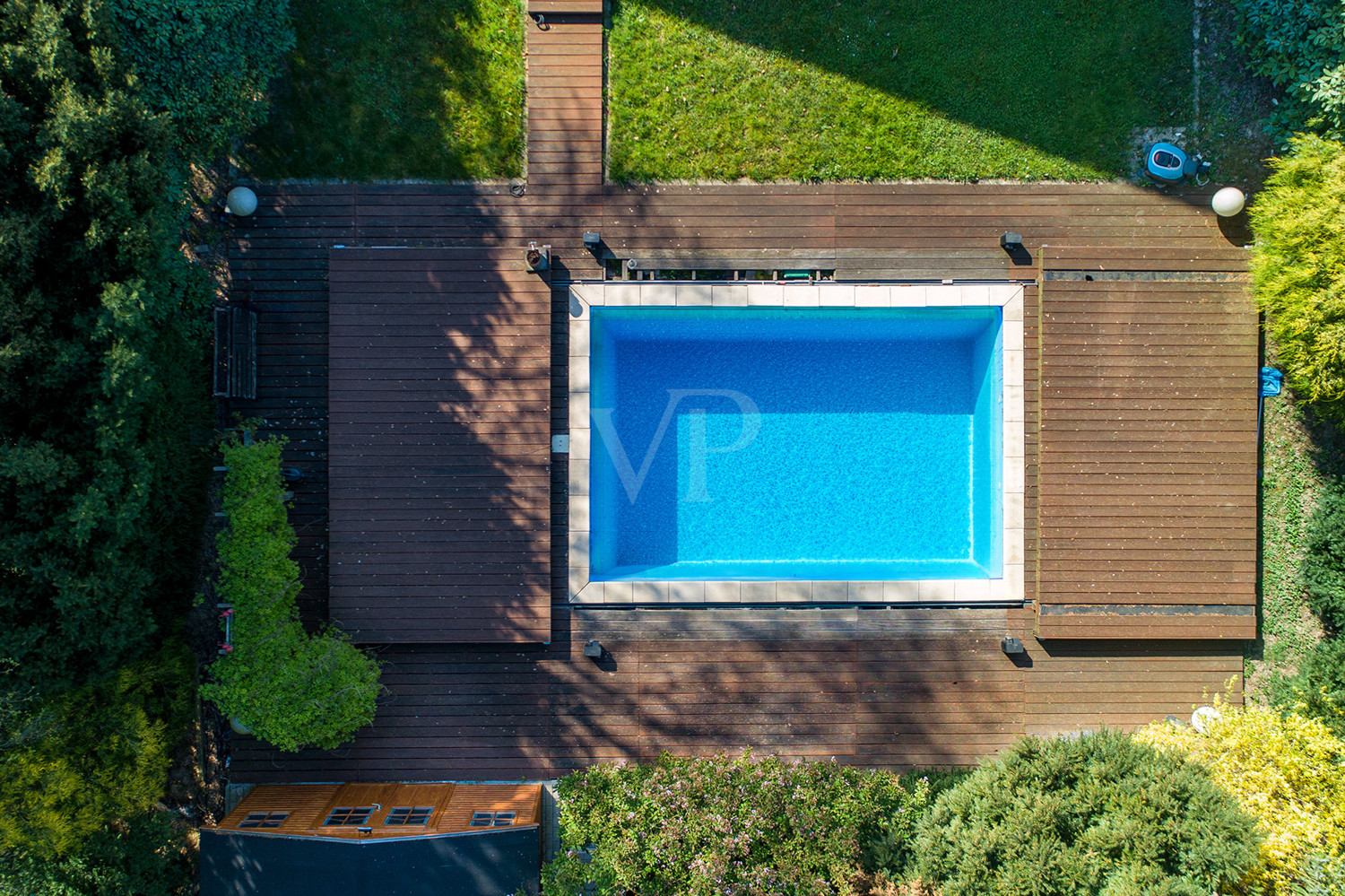 Drohnenansicht Pool