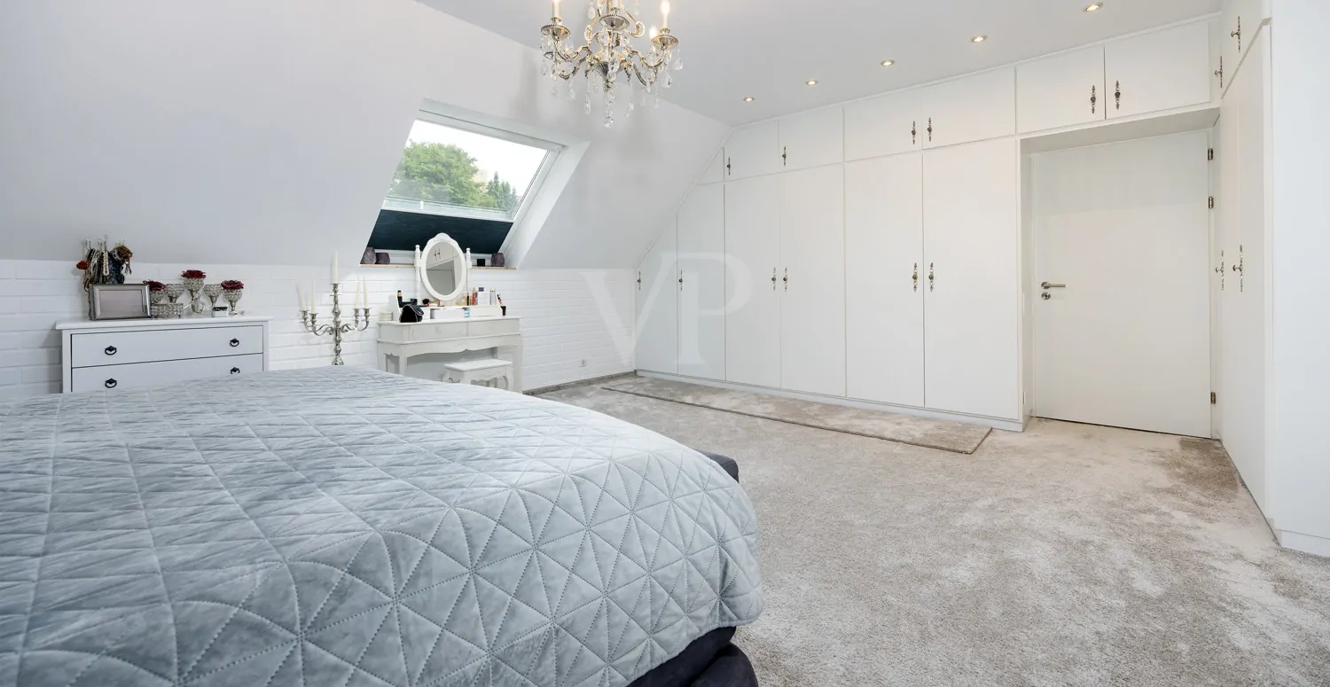 Elternschlafzimmer mit Einbauschränken