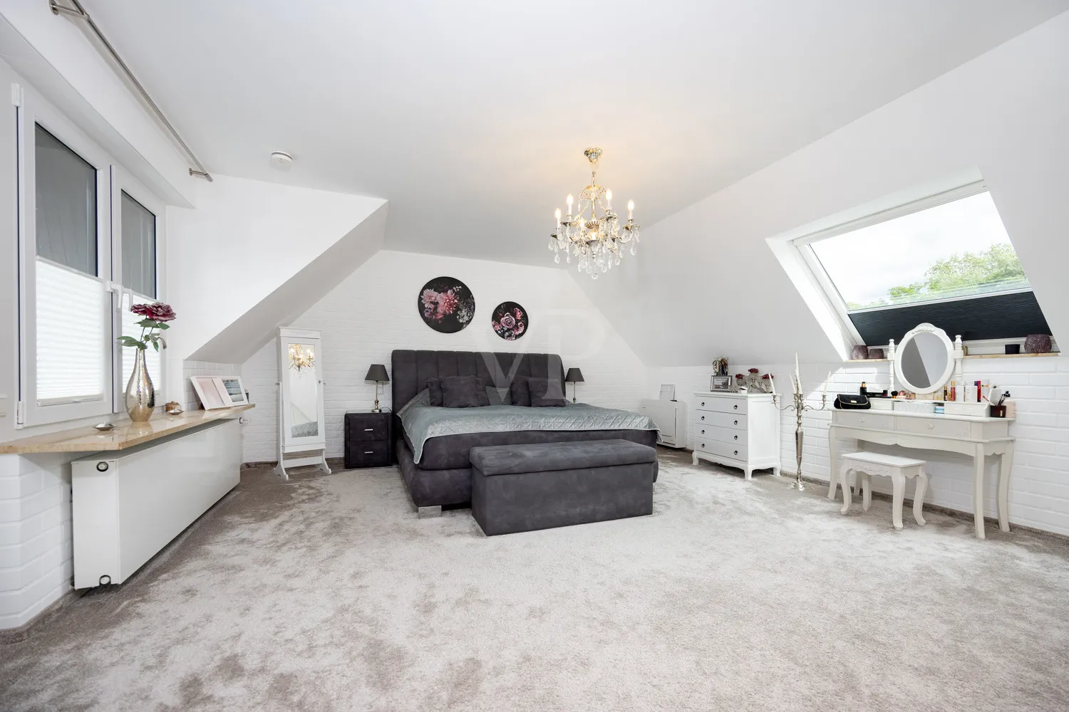 Elternschlafzimmer mit Einbauschränken