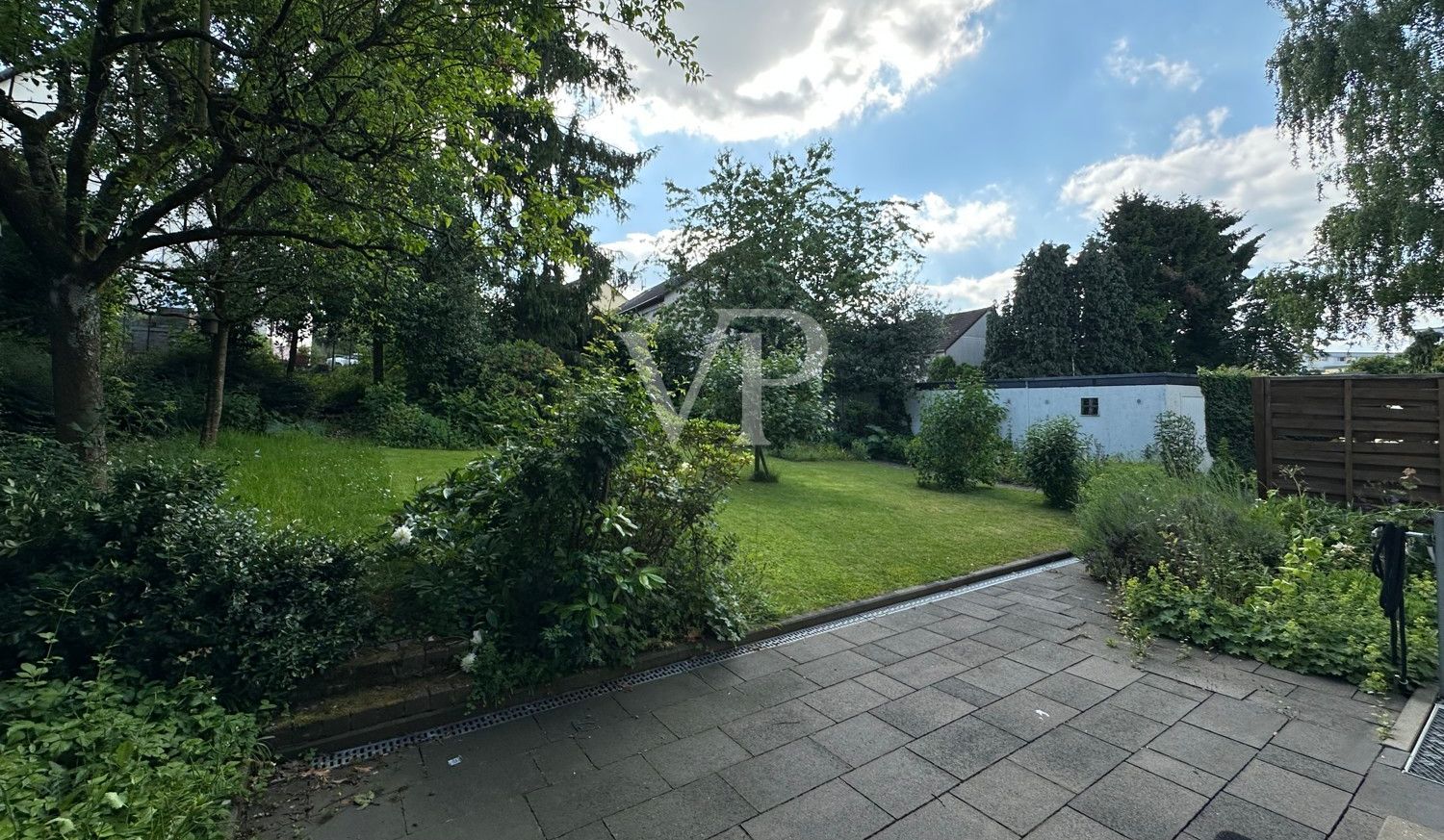 Terrasse mit Garten