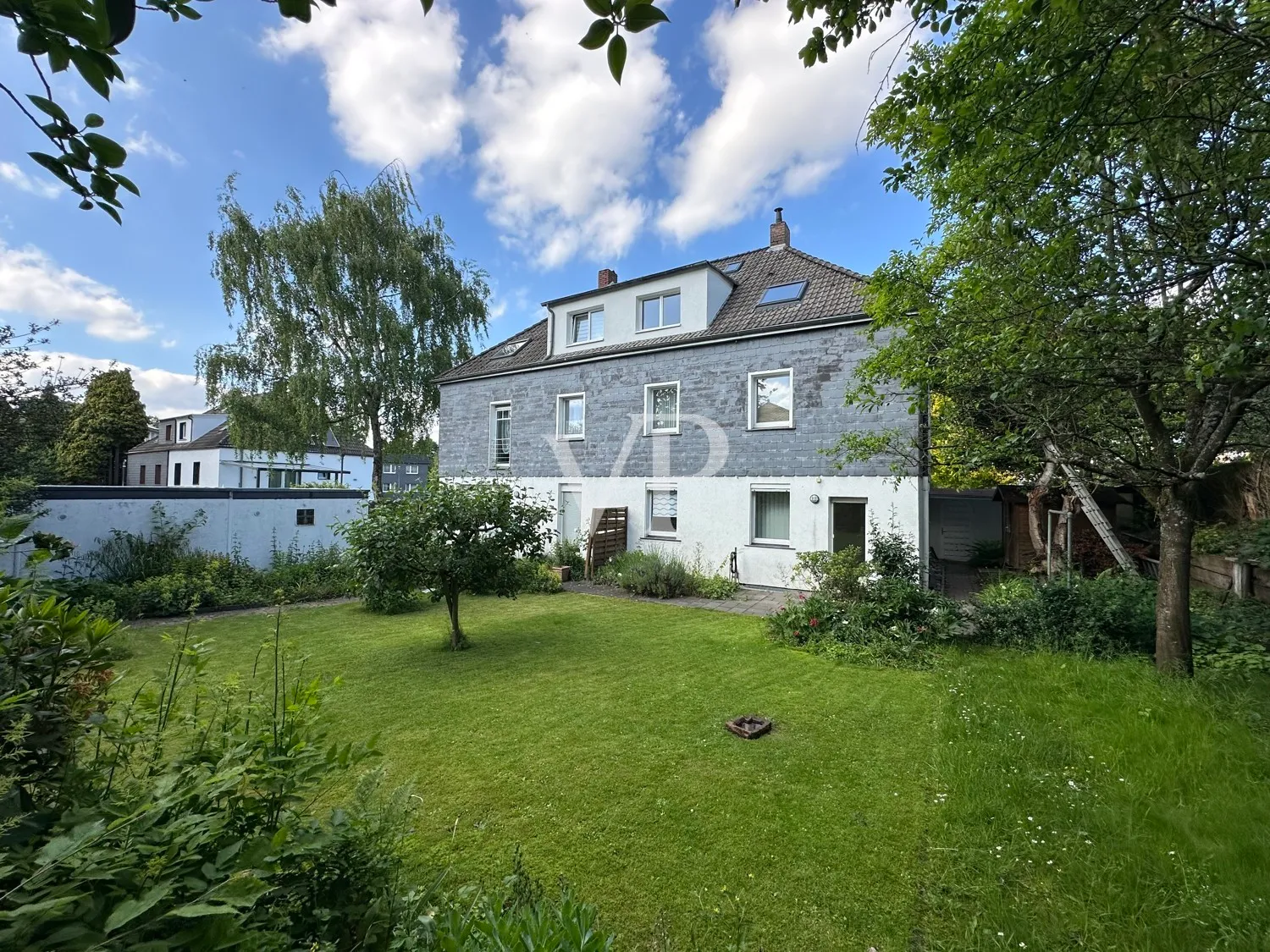 Attention investors and owner-occupiers! Apartment building in Velbert Birth