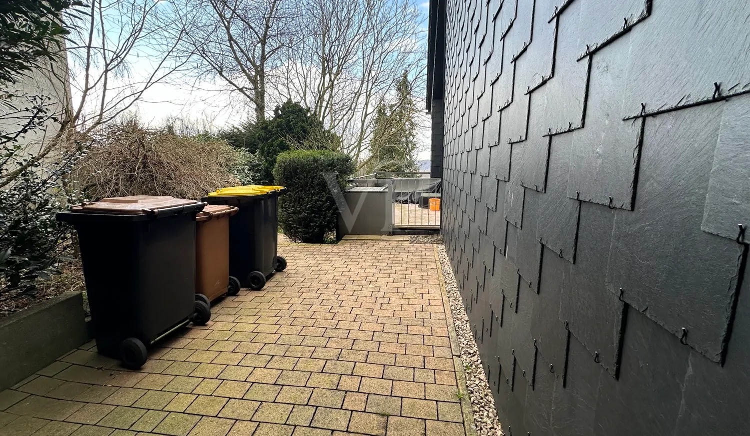 Terrasse 3 & Weg zum Garten