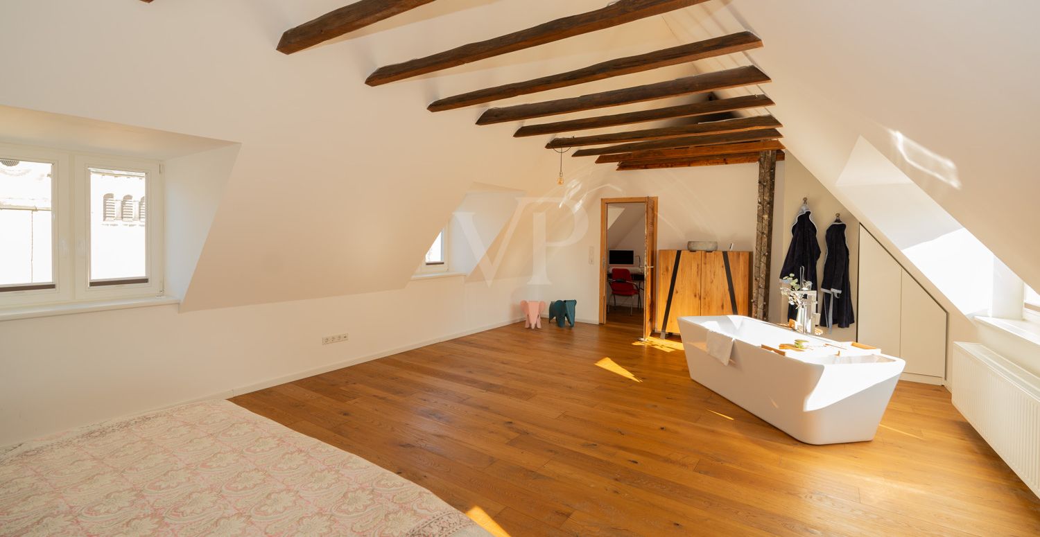 Großzügiges Schlafzimmer