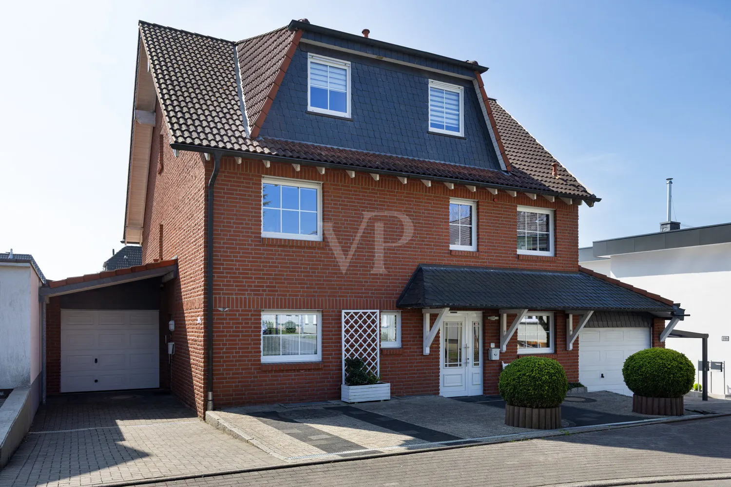 Sun-drenched home with style, sauna and spacious garden