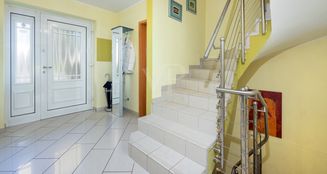 von_poll_real_estate_property_252500172_image_2