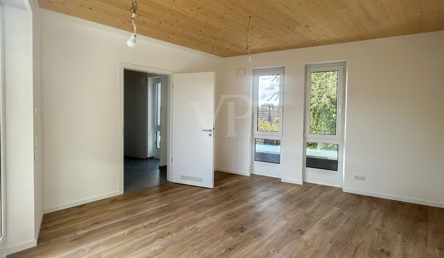 Schlafzimmer mit Zugang zum Badezimmer