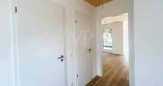 von_poll_real_estate_property_252500122_image_0