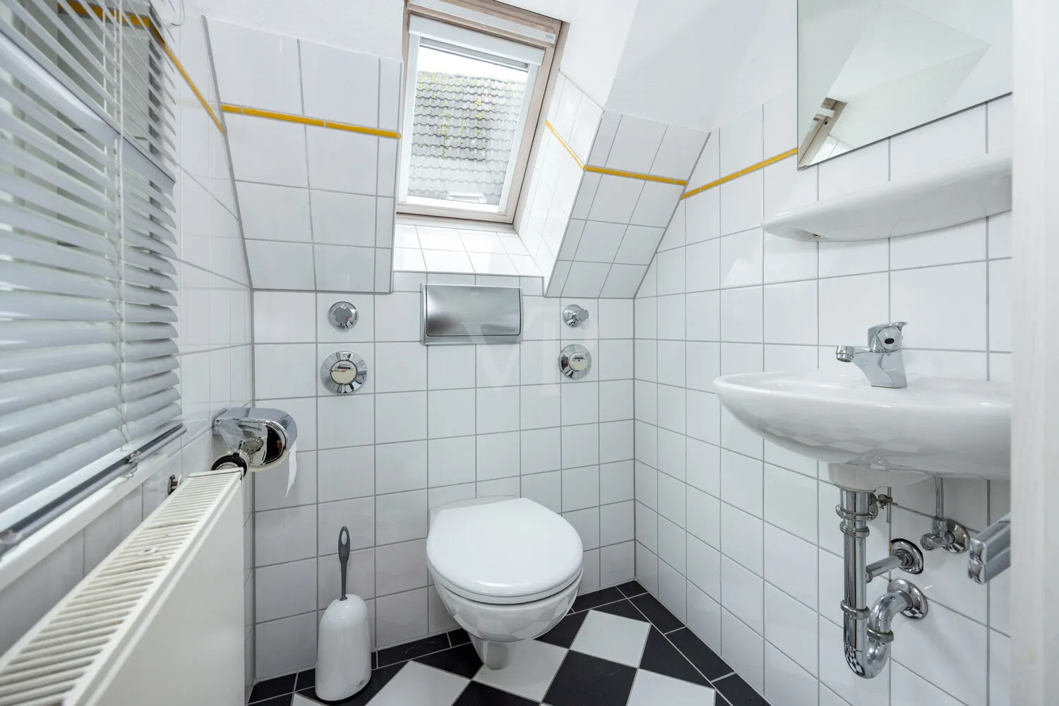 Erstes Badezimmer 2. OG.