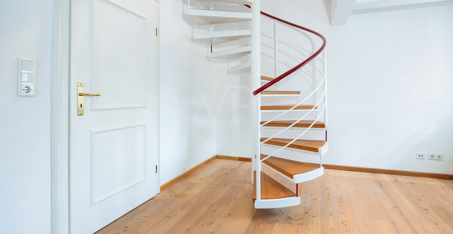 Schlafzimmer 1. OG. mit Wendeltreppe