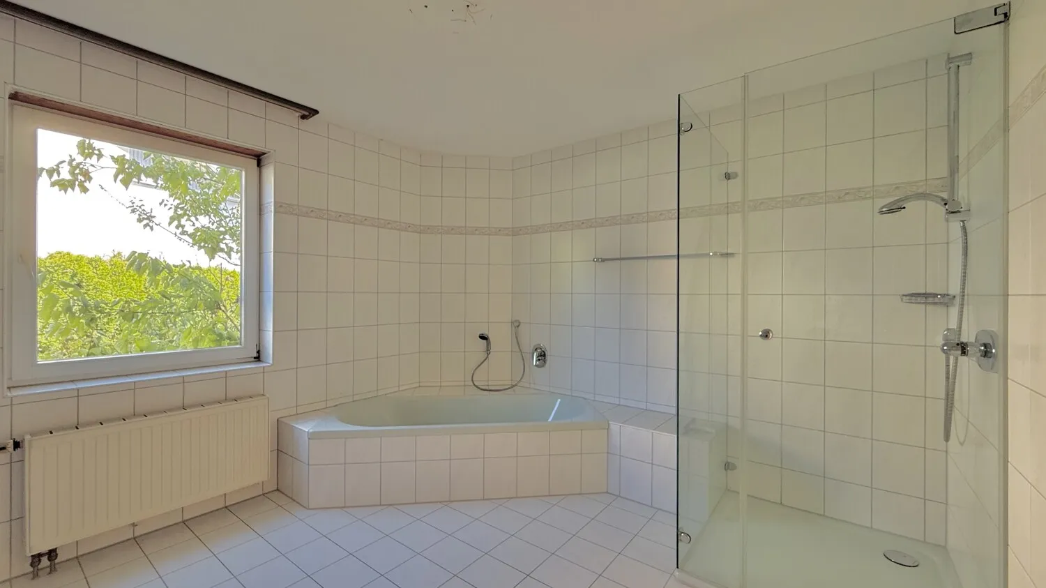 Badezimmer EG