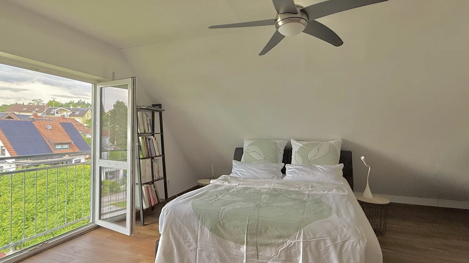 Schlafzimmer DG