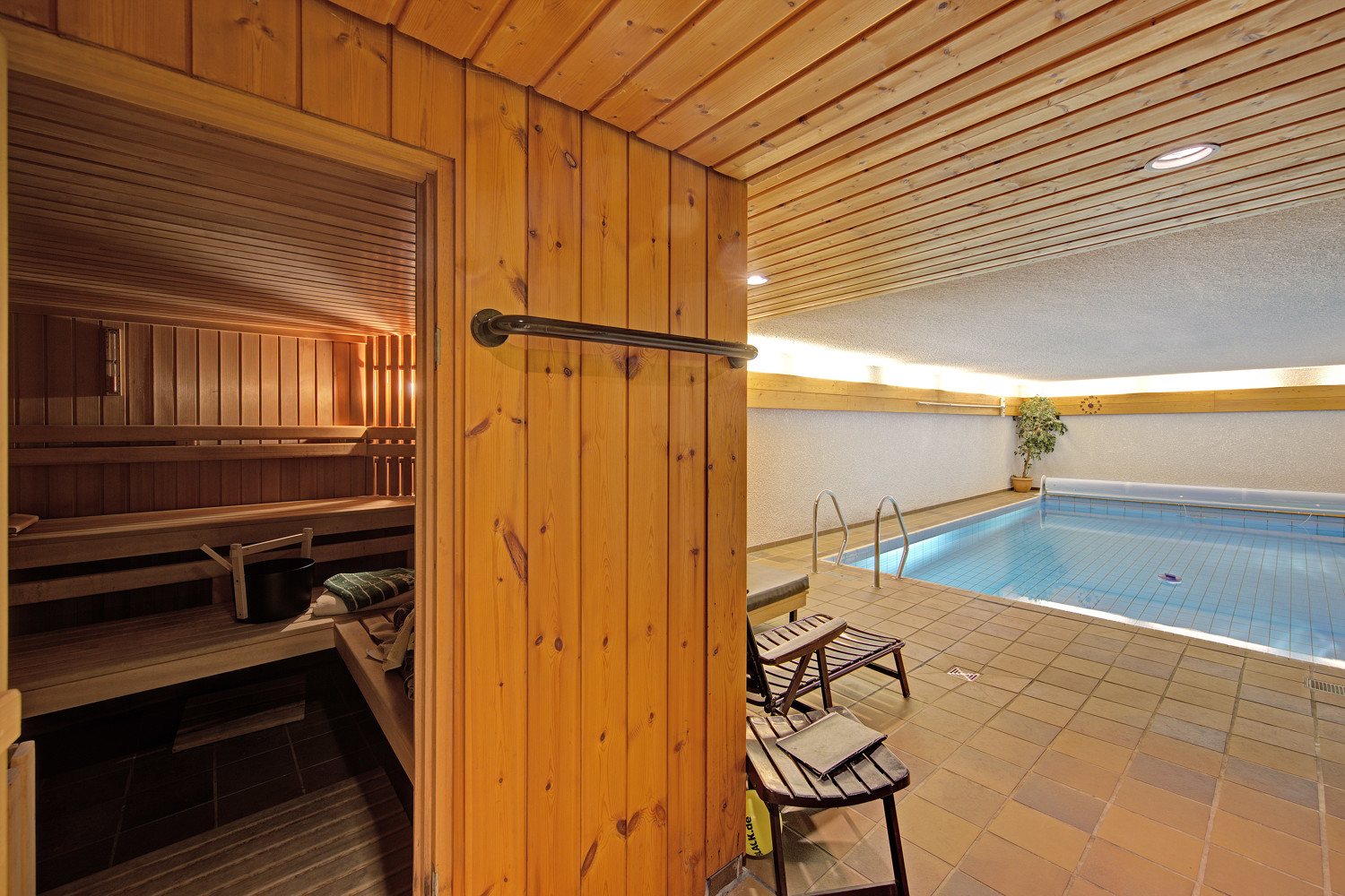 Sauna und Pool