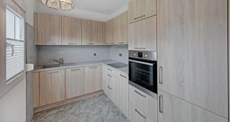 von_poll_real_estate_property_25212006_image_0