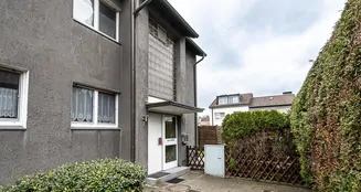 von_poll_real_estate_property_25212009_image_0