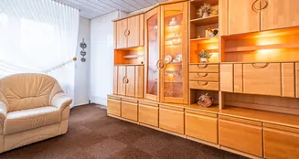 von_poll_real_estate_property_25212009_image_9