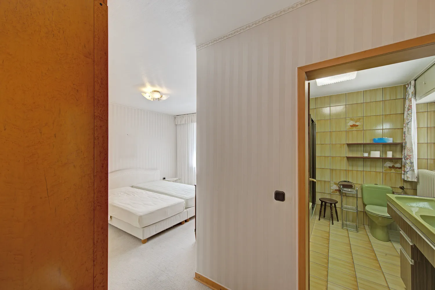 Schlafzimmer mit Bad en suite