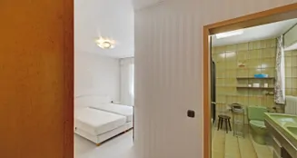 von_poll_real_estate_property_25212008_image_4