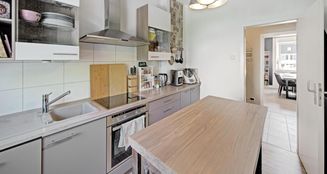 von_poll_real_estate_property_25212010_image_0