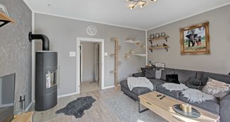 von_poll_real_estate_property_25212010_image_6