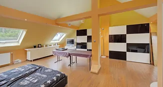 von_poll_real_estate_property_25212016_image_13