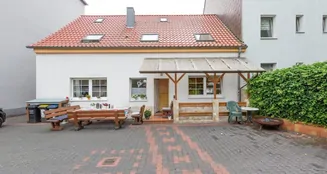 von_poll_real_estate_property_25212016_image_0