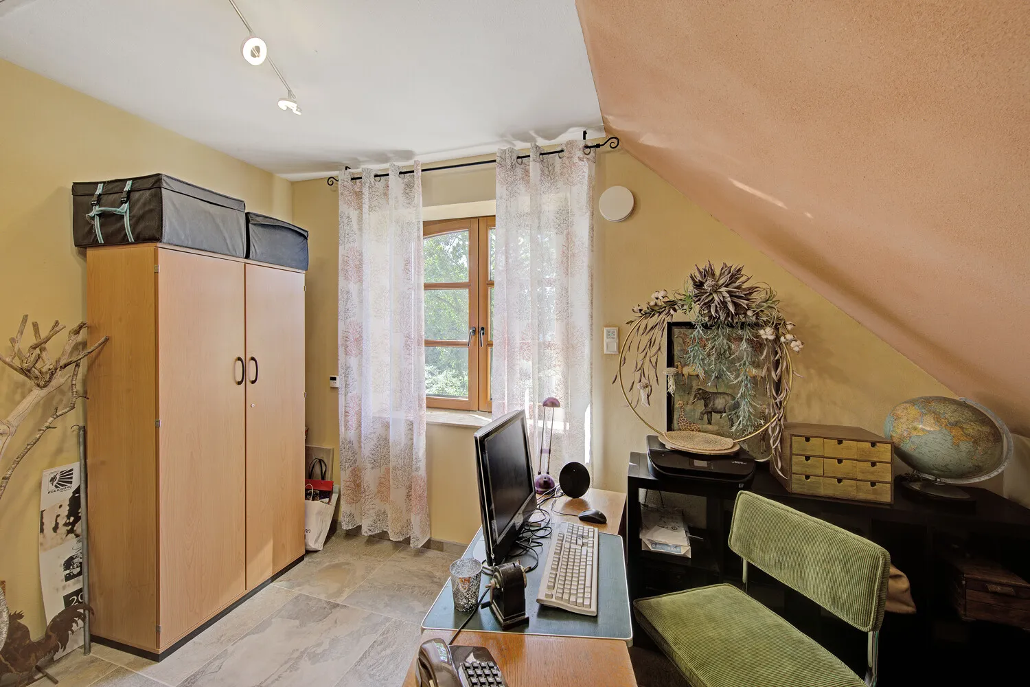 Büro-Kinderzimmer