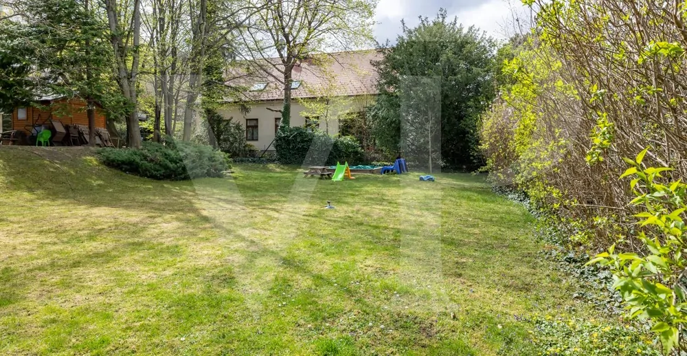 Geräumige  4-Zimmer Wohnung mit großem Gemeinschaftsgarten - Nähe Pfarrwirt