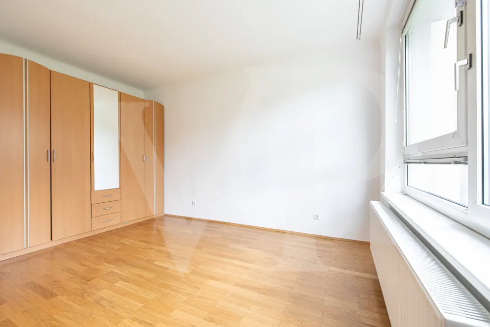 Geräumige  4-Zimmer Wohnung mit großem Gemeinschaftsgarten - Nähe Pfarrwirt