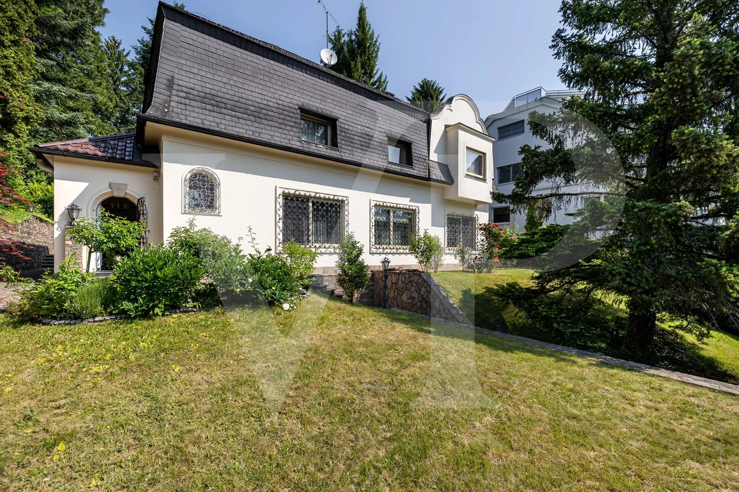 Villa mit Abbruchbewilligung in absoluter Grünlage Dornbachs