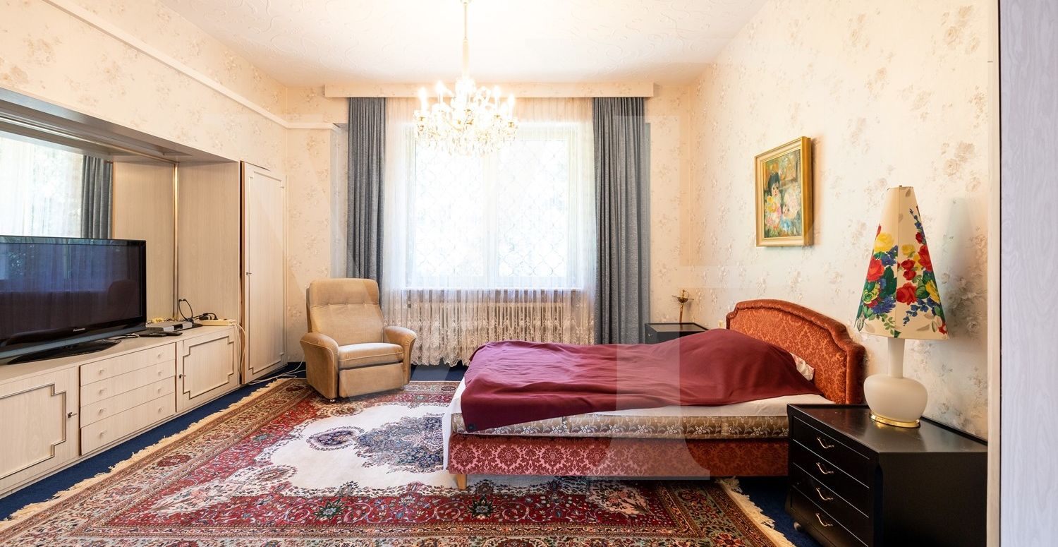 Villa auf uneinsichtigem Grundstück in absoluter Grünlage Dornbachs
