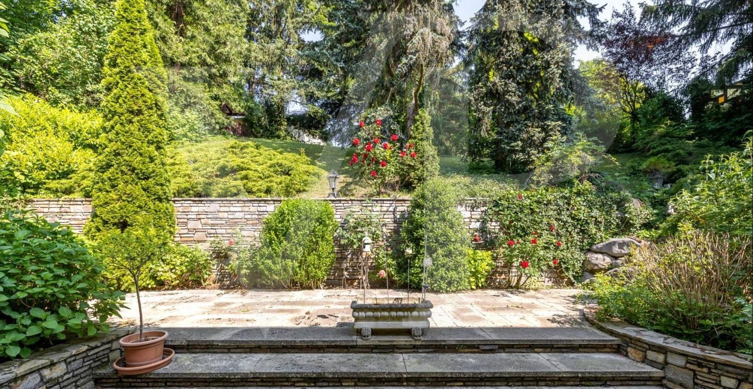 Villa auf uneinsichtigem Grundstück in absoluter Grünlage Dornbachs