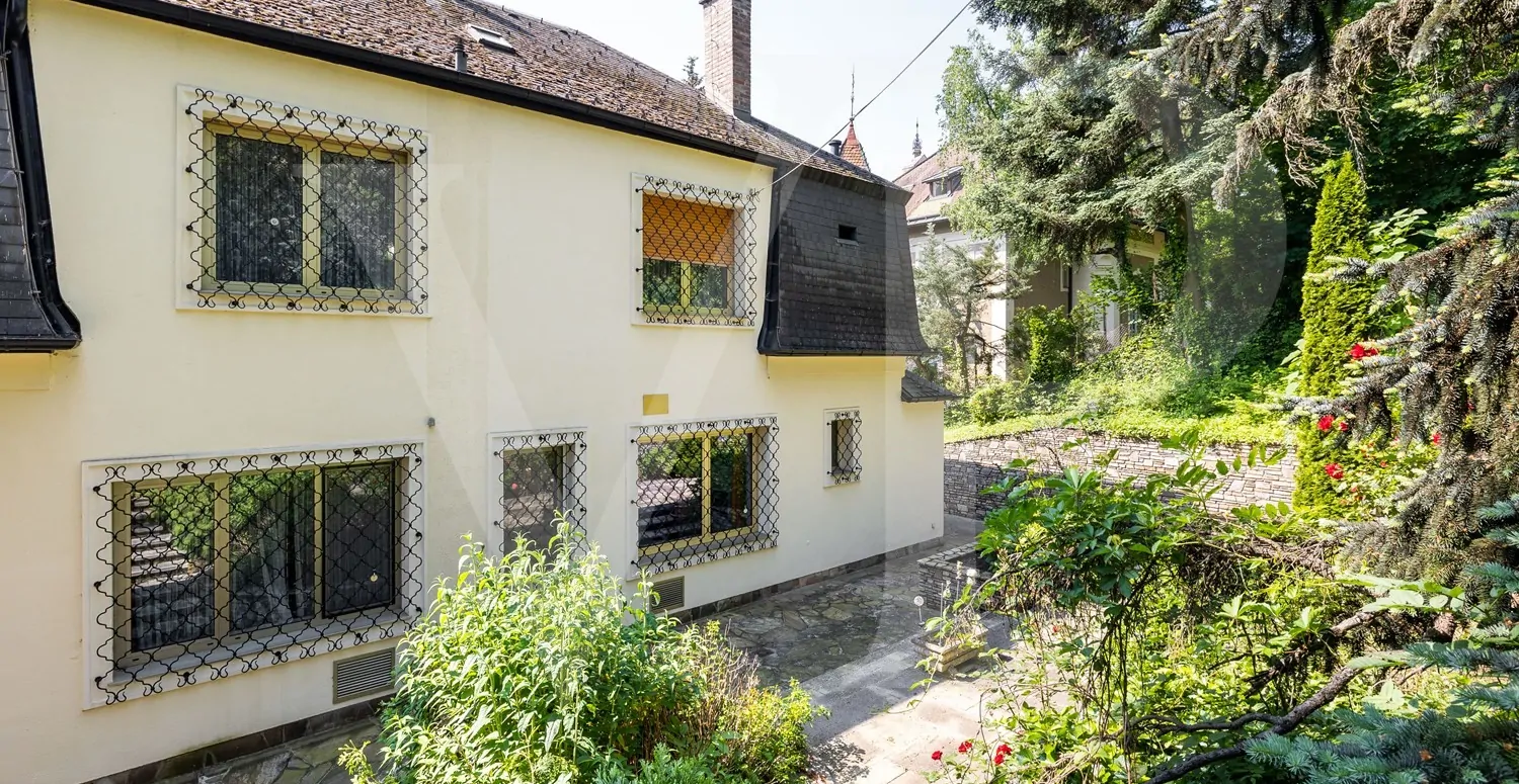 Villa mit Abbruchbewilligung in absoluter Grünlage Dornbachs