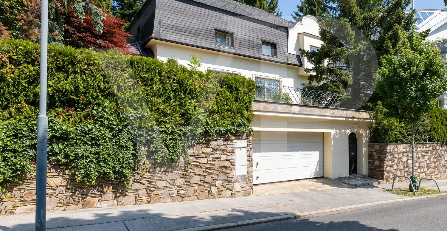 Villa mit Abbruchbewilligung in absoluter Grünlage Dornbachs