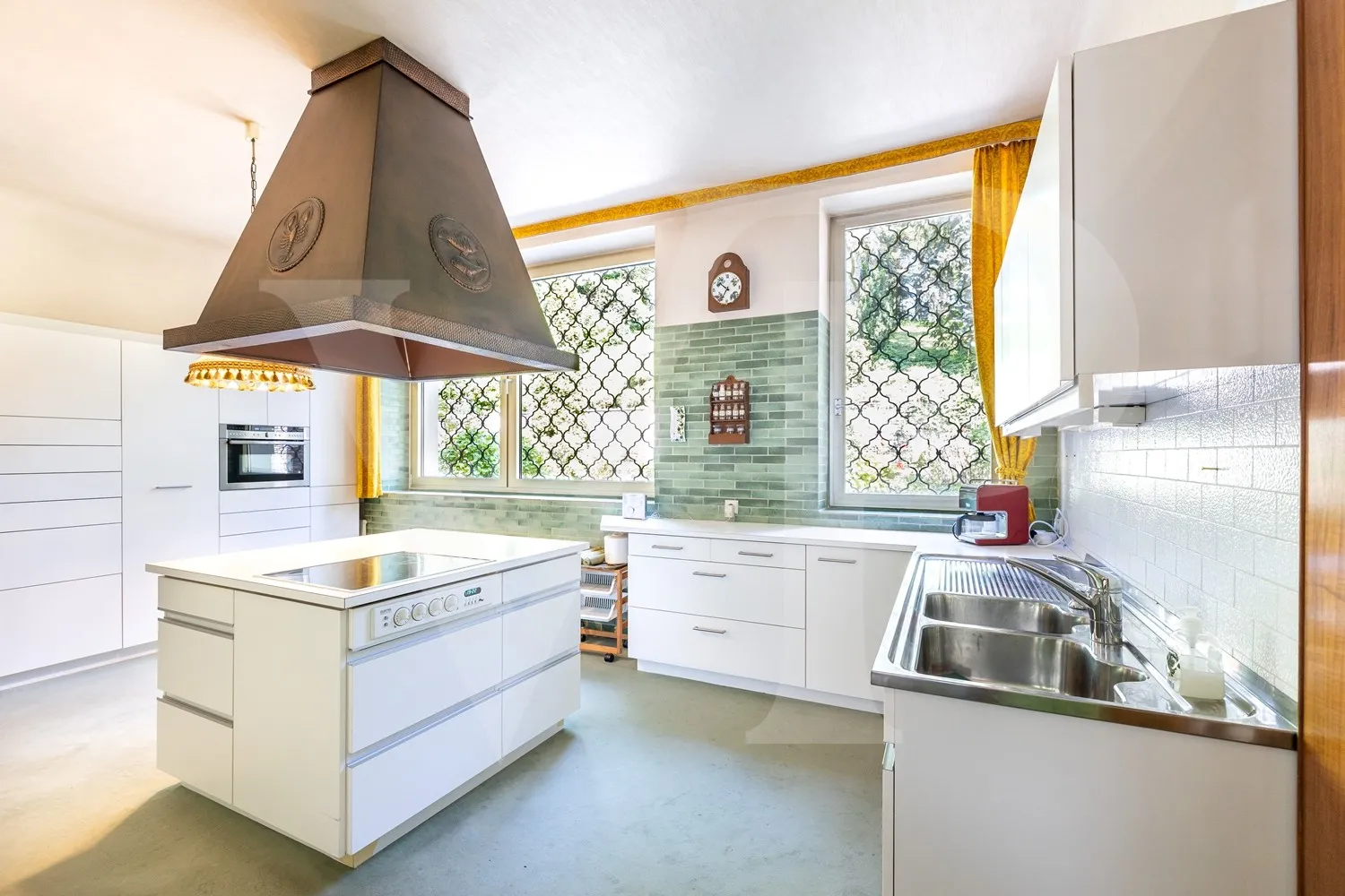 Villa mit Abbruchbewilligung in absoluter Grünlage Dornbachs