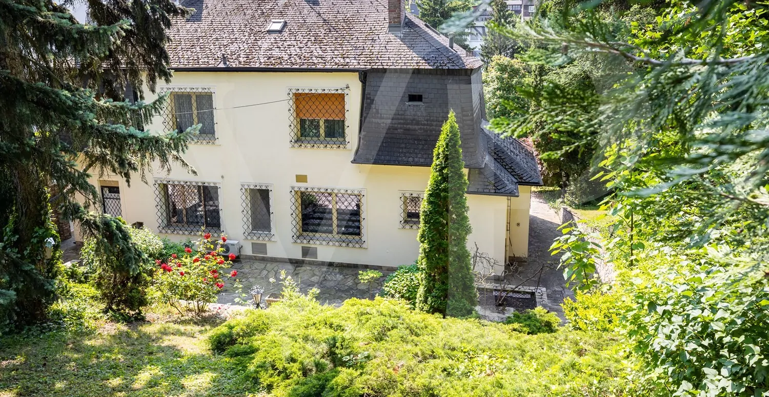 Villa mit Abbruchbewilligung in absoluter Grünlage Dornbachs