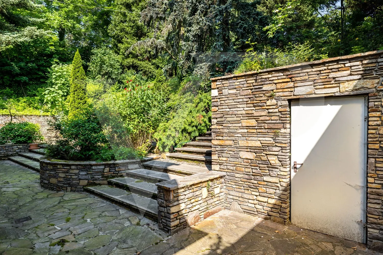 Villa mit Abbruchbewilligung in absoluter Grünlage Dornbachs