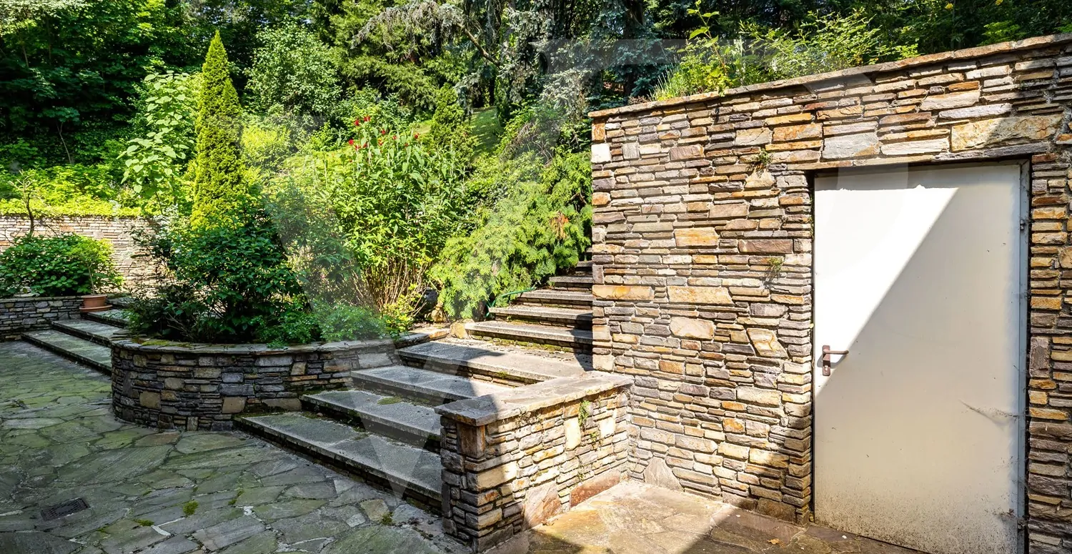 Villa mit Abbruchbewilligung in absoluter Grünlage Dornbachs